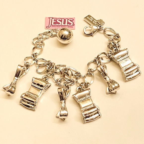 kate spade Jewelry - NWOT "HOST PICK 2 TIMES" Kate Spade Charm Bracelet